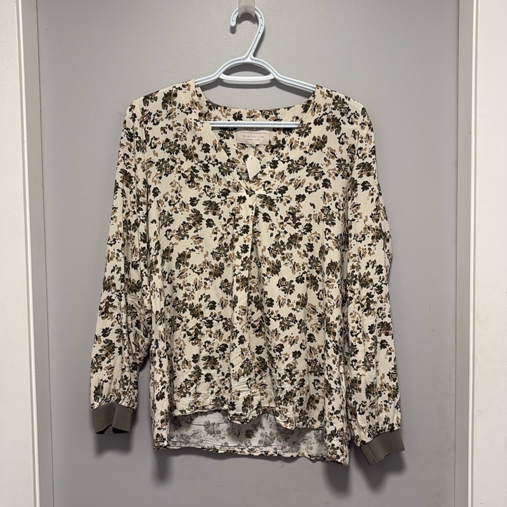 ☀️Part two Size 38 Green And Cream Ditzy Floral Long Sleeved Top